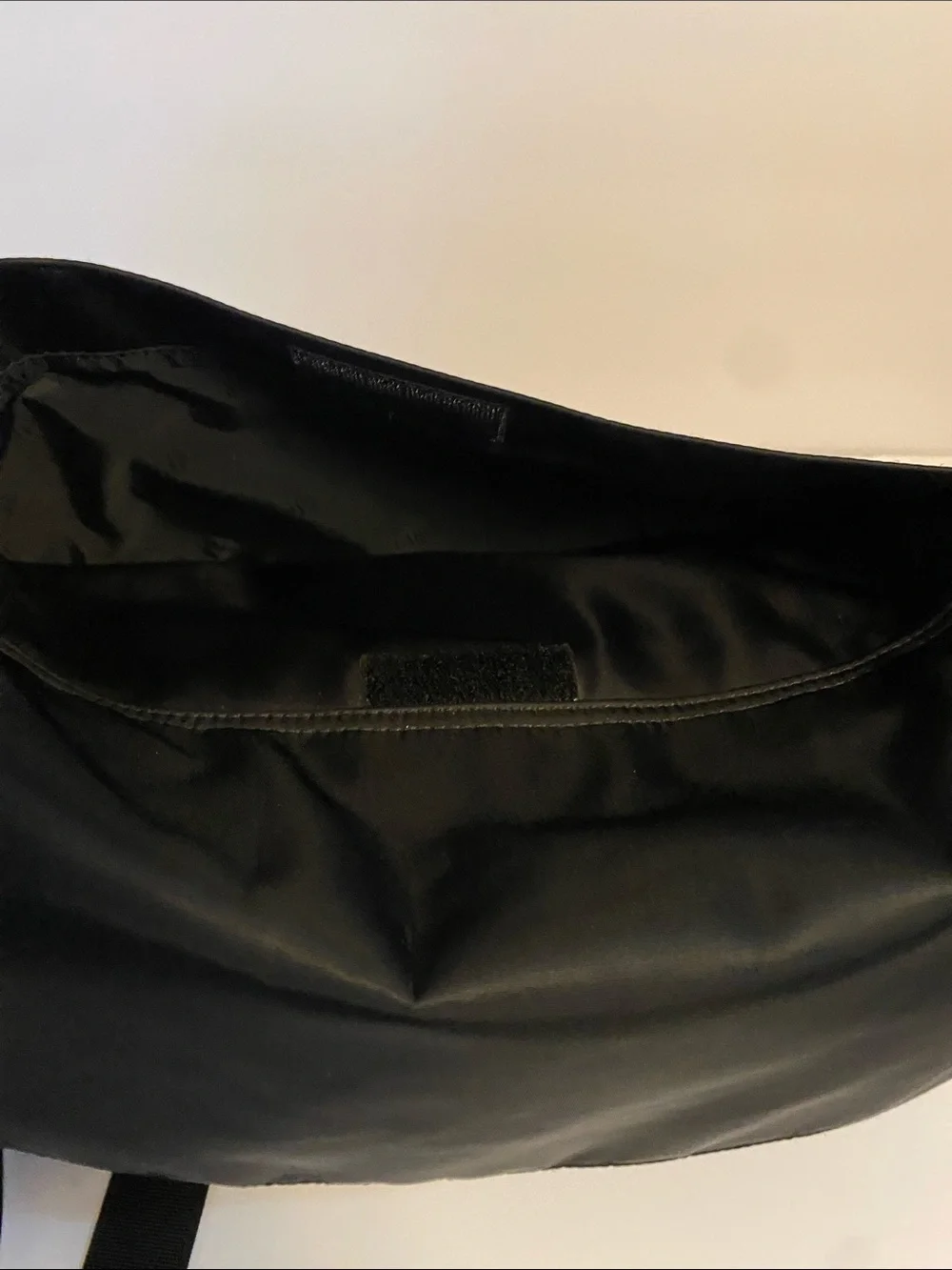 GAP Black Men's Messenger Bag with Adjustable Strap